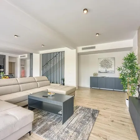 Ivy Villa *