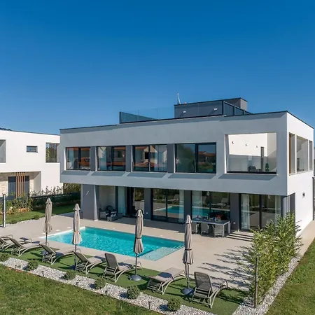 Villa Ivy *