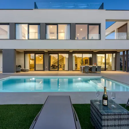 Ivy Villa *